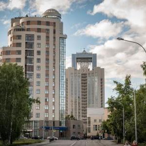 Ekaterinburg has it's big apartment buildings.